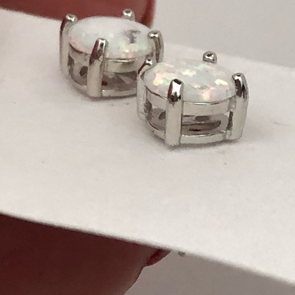 Sterling Silver Opal earrings. New - Picture 3 of 8